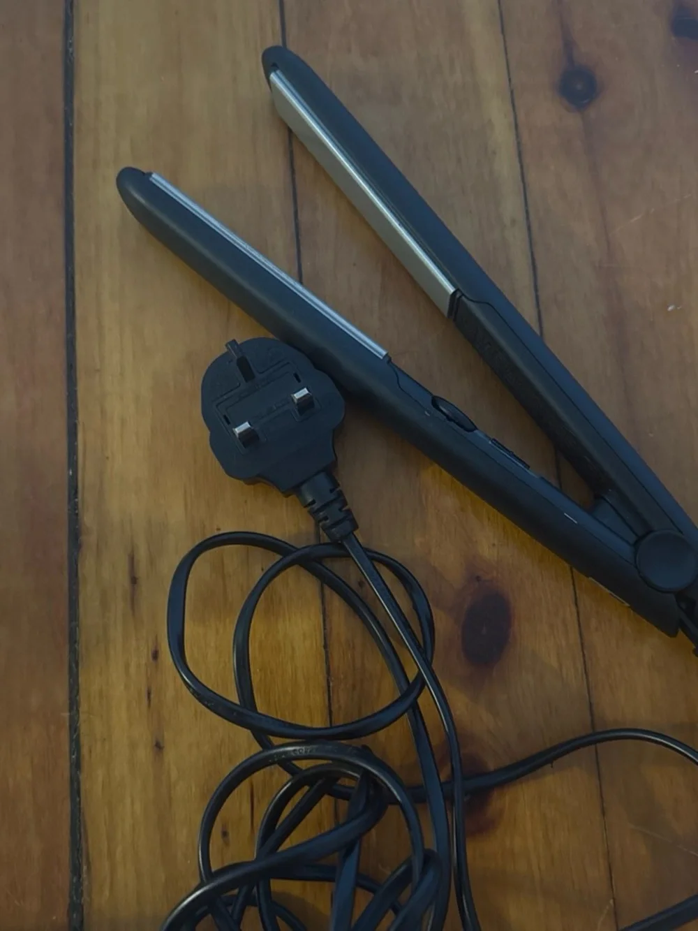 Black Hair Straightener Flat Iron - Sleek Black Finish